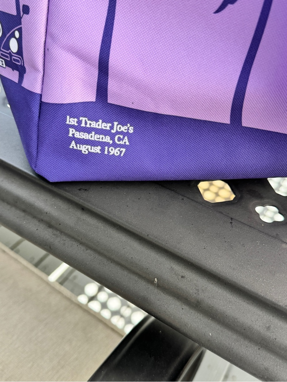 Trader Joe’s Lavender Purple Large Insulated Cooler Tote Bag Rare Reusable - Picture 8 of 8